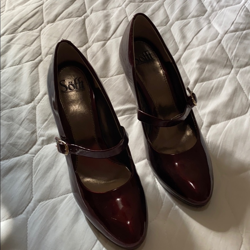 Burgundy Sofft patent leather heels size 8 1/2